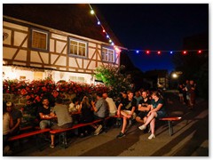 oben an der Bühne